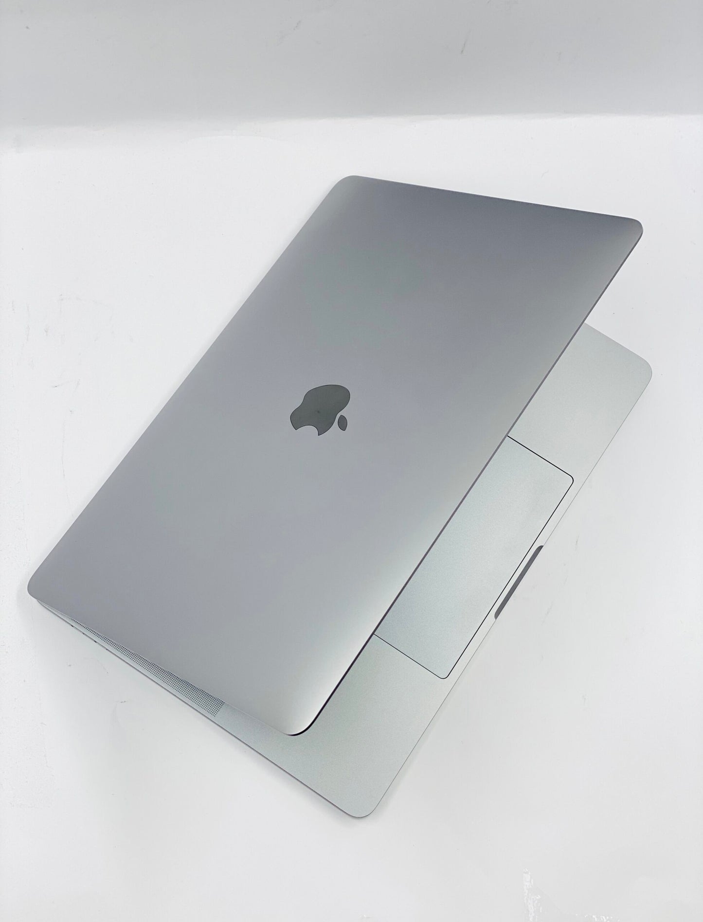 Apple MacBook Pro | A-1706 | CORE i5 | RAM 8GB | SSD 256GB